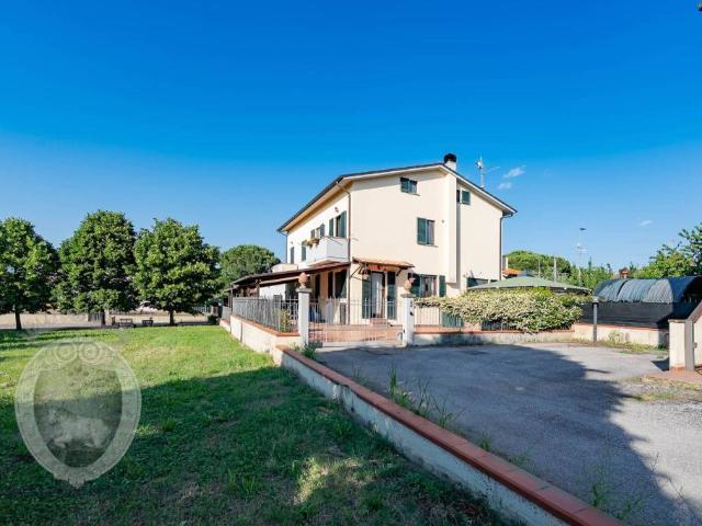 Villa Schiera in vendita a Cortona, Toscana