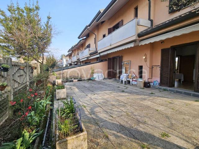 Villa Schiera in vendita a Desio, Lombardia