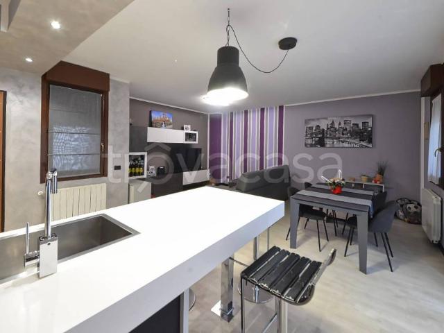 Villa Schiera in vendita a Gaggino, Lombardia