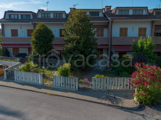 Villa Schiera in vendita a Trave, Marche