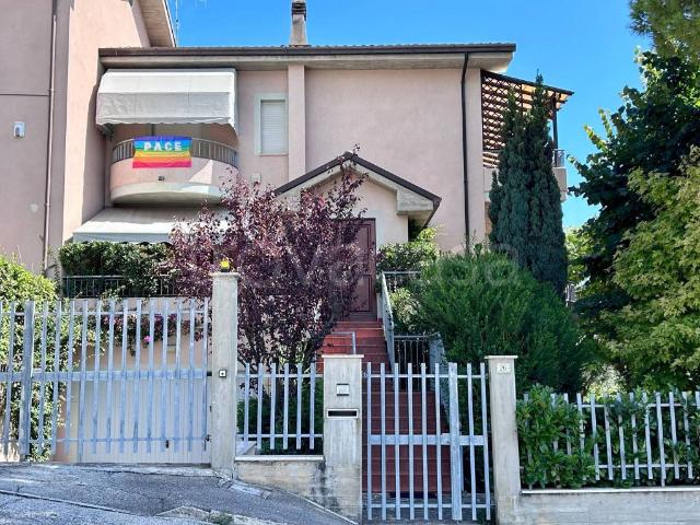 Villa Schiera in vendita a Villa Vitali, Marche