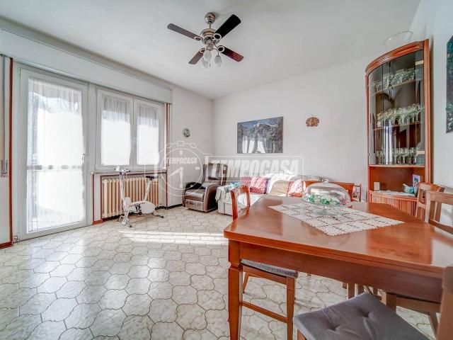 Villa Schiera in vendita a Ferno, Lombardia