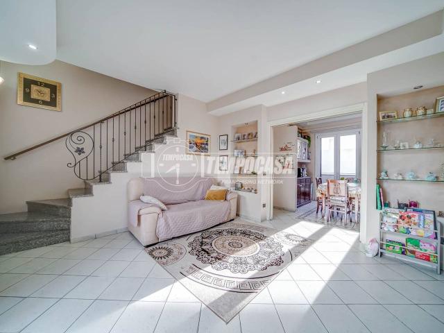 Villa Schiera in vendita a Ferno, Lombardia