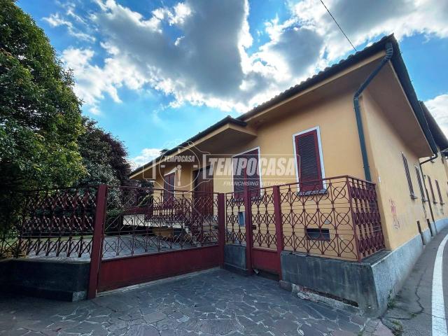 Villa Schiera in vendita a Figino Serenza, Lombardia