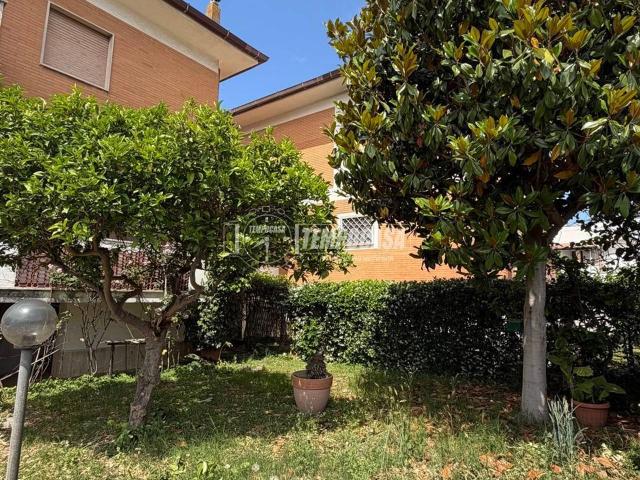 Villa Schiera in vendita a Roma Capitale, Lazio