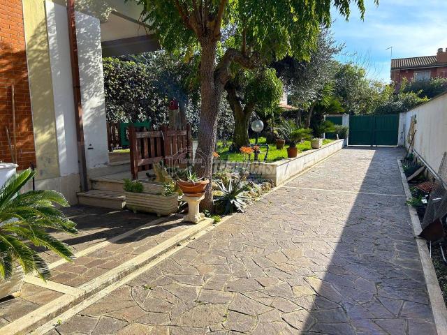 Villa Schiera in vendita a Fregene, Roma Capitale