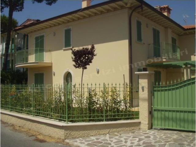 Villa Schiera in vendita a Roma Imperiale, Forte Dei Marmi