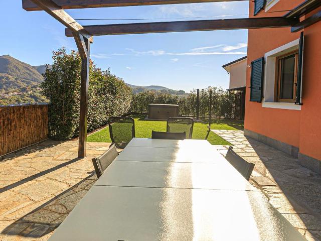 Villa Schiera in vendita a Val Polcevera, Serra Riccò