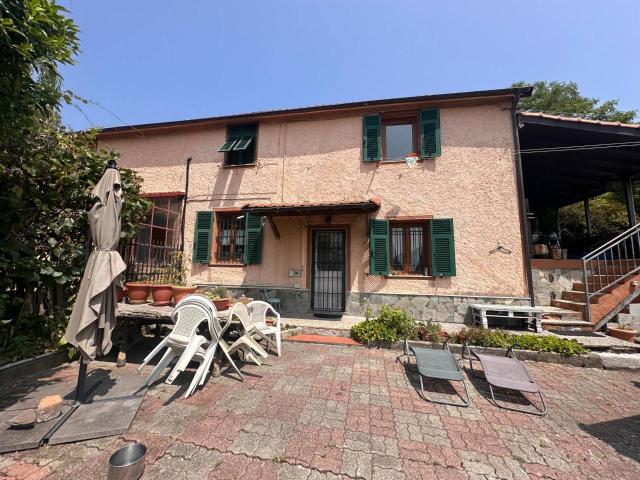 Villa Schiera in vendita a Val Polcevera, Serra Riccò