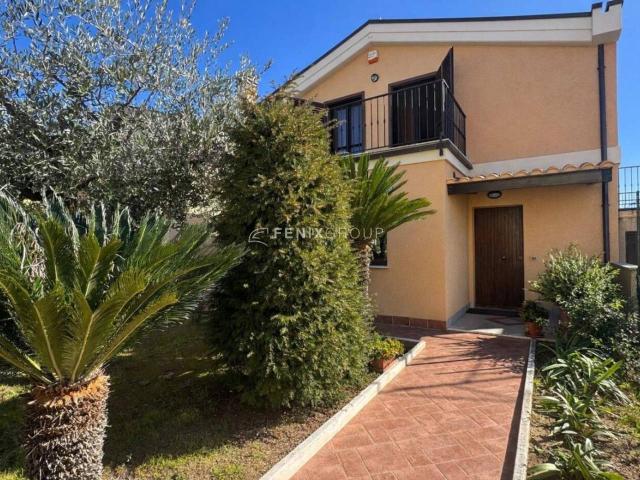 Villa Schiera in vendita a Zona Industriale Valtesino, Marche