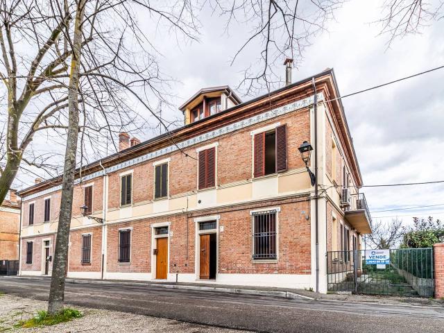 Villa Schiera in vendita a Nuovo Circondario Imolese, Imola