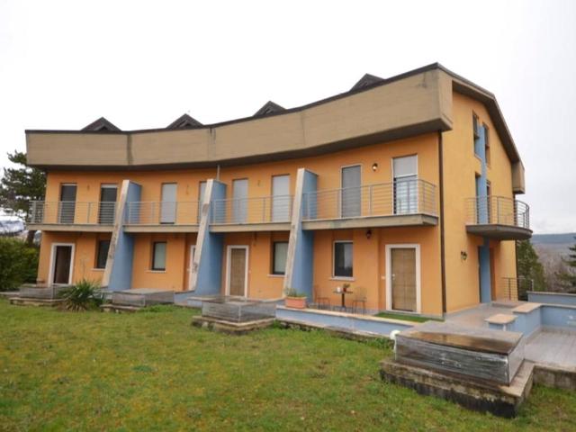 Villa Schiera in vendita a Torretta, Tornimparte