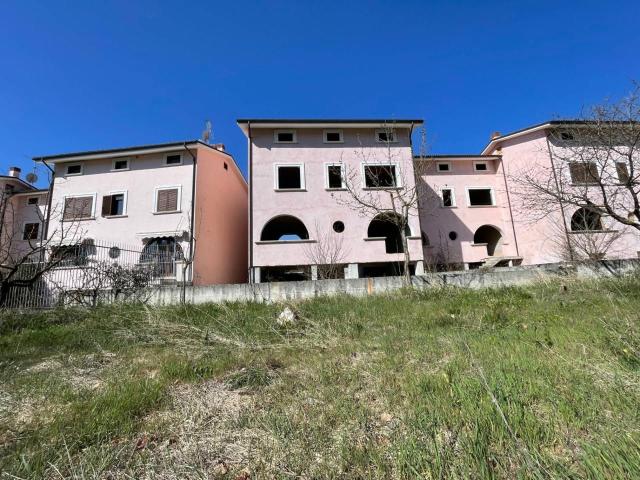 Villa Schiera in vendita a Tempera, Tornimparte