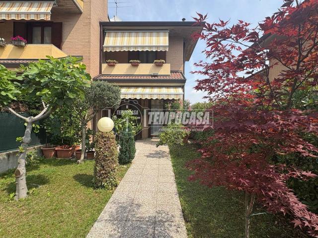 Villa Schiera in vendita a Lazzate, Lombardia