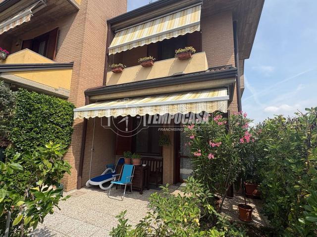 Villa Schiera in vendita a Lazzate, Lombardia