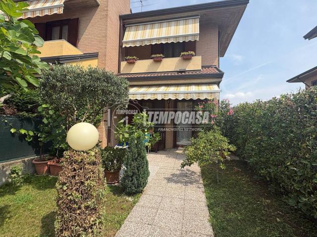 Villa Schiera in vendita a Lazzate, Monza e della Brianza