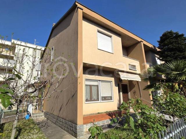 Villa Schiera in vendita a Oltresempione, Legnano