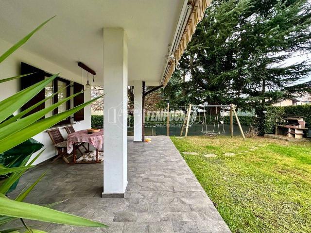 Villa Schiera in vendita a Camparada, Lombardia
