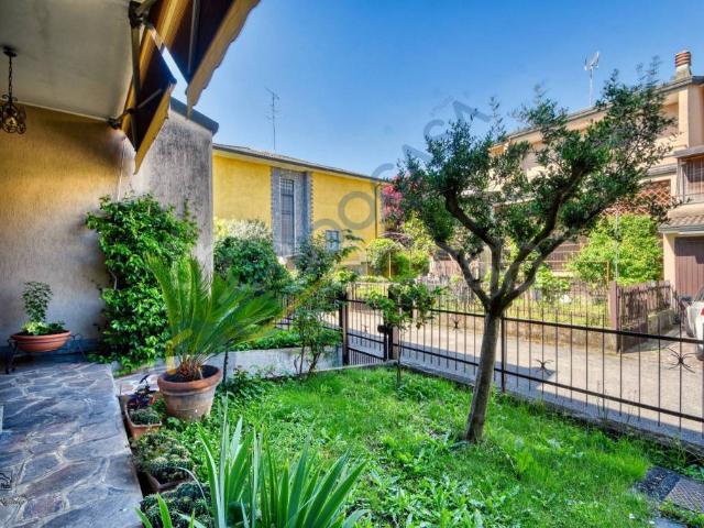 Ville Schiera in vendita a Limbiate, Pinzano