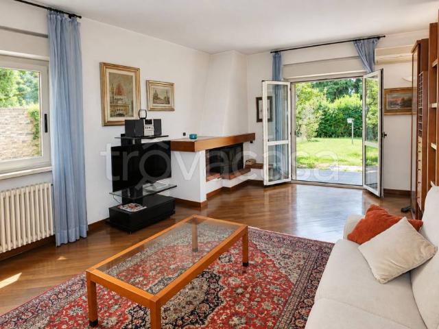 Villa Schiera in vendita a Lomazzo di Sotto, Lomazzo