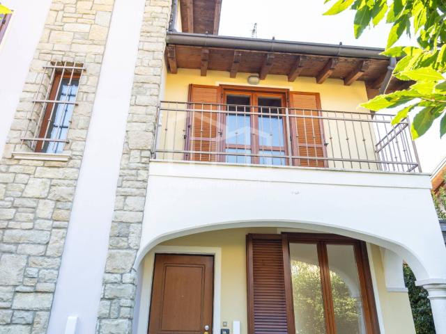 Villa Indipendente in vendita a Lonato, Lombardia