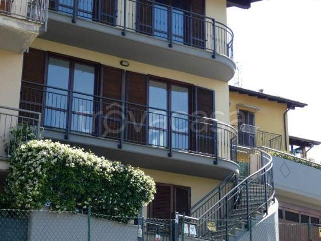 Villa Schiera in vendita a Comunità Montana Valli del Verbano, Luino
