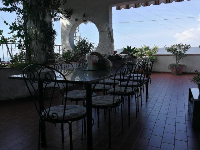 Villa Schiera in vendita a Isola, Luni