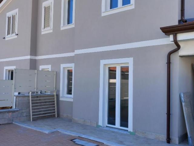 Villa Schiera in vendita a Dogana, Luni