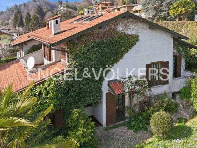 Villa Schiera in vendita a Casciago, Lombardia
