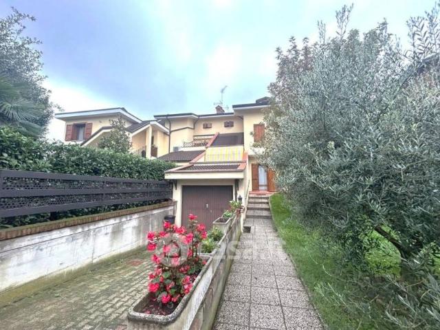 Villa Schiera in vendita a Unione dei comuni del Distretto Ceramico, Maranello