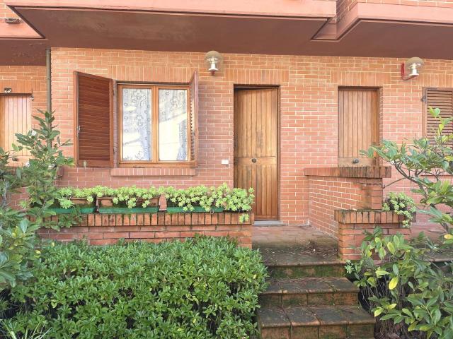Villa Schiera in vendita a Marina di Massa, Marina Di Massa