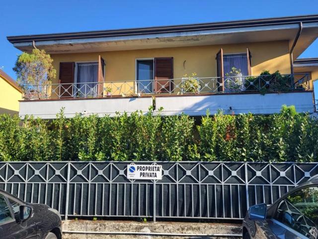 Villa Schiera in vendita a Marina di Massa, Marina Di Massa