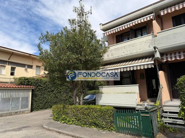 Villa Schiera in vendita a Marina di Massa, Marina Di Massa