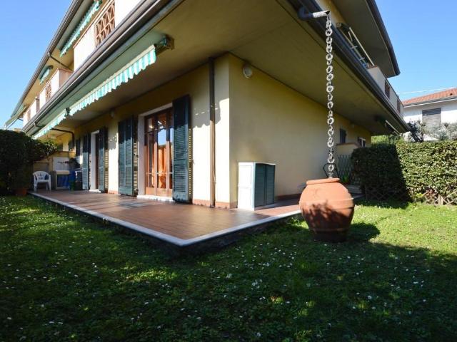 Villa Schiera in vendita a Marina di Massa, Marina Di Massa