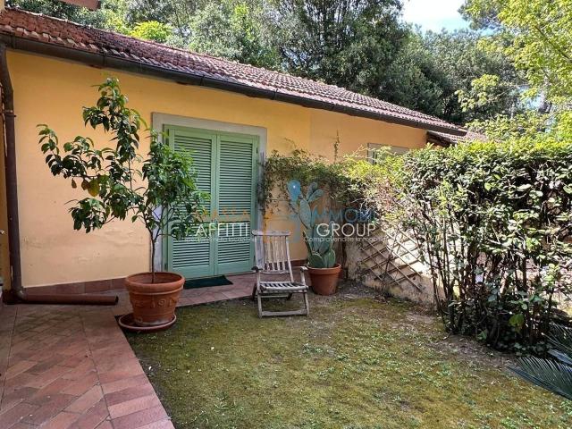 Villa Schiera in vendita a Marina di Massa, Marina Di Massa