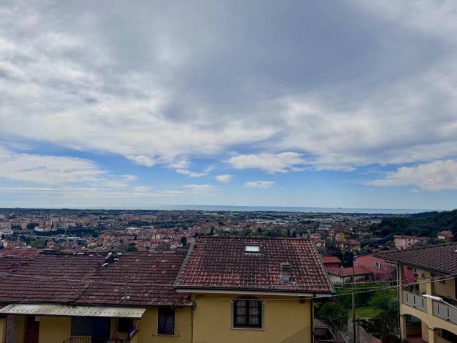 Villa Schiera in vendita a San Carlo, Marina Di Massa