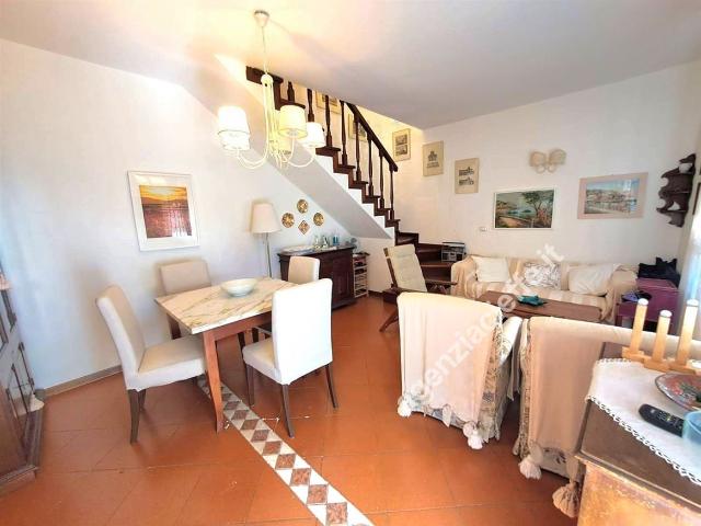 Villa Schiera in vendita a Marina di Massa, Marina Di Massa