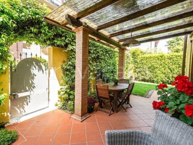 Villa Schiera in vendita a Marina di Massa, Marina Di Massa