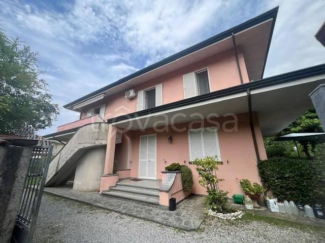 Villa Schiera in vendita a Marina Di Massa, Toscana
