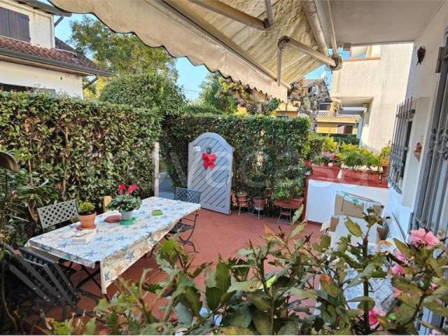 Villa Schiera in vendita a Marina Di Massa, Toscana
