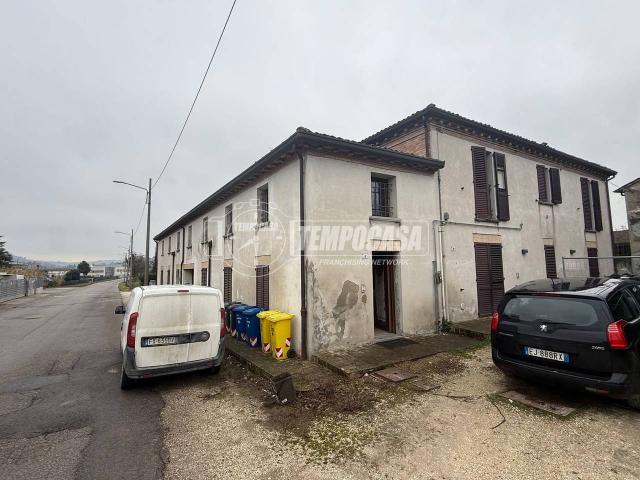 Villa Schiera in vendita a Zona Artigianale Meldola, Meldola
