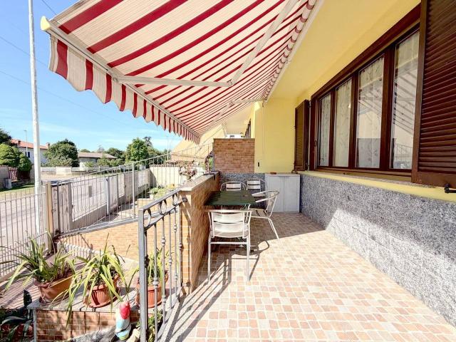 Villa Schiera in vendita a Mesero, Lombardia