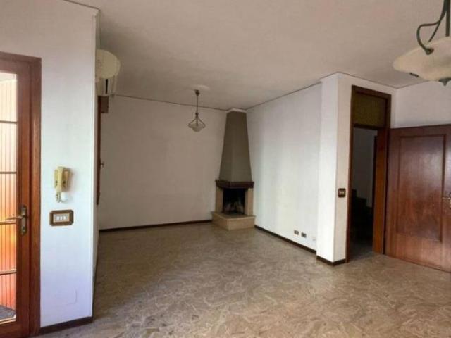 Villa Schiera in vendita a Centro Storico, Modena