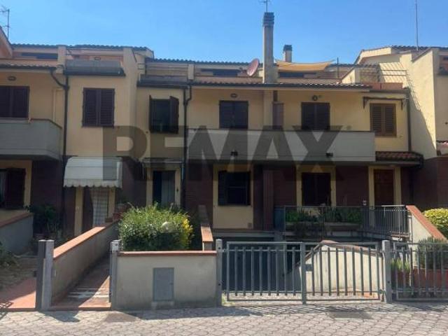 Villa Schiera in vendita a Montecatini Alto, Montecatini Terme