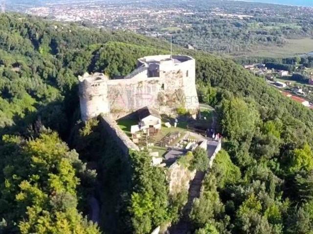 Villa Schiera in vendita a Capanne, Montignoso