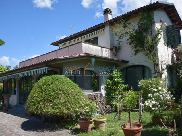 Appartamento in vendita a Montignoso, Toscana