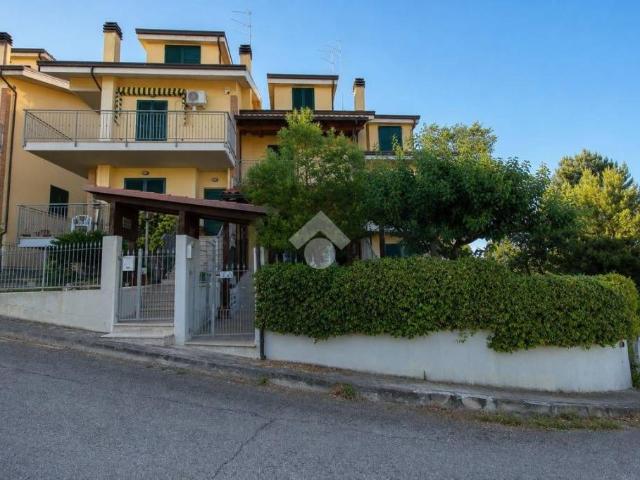 Villa Schiera in vendita a Montone, Mosciano Sant'angelo
