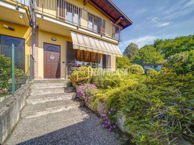 Villa Schiera in vendita a Mornago, Lombardia