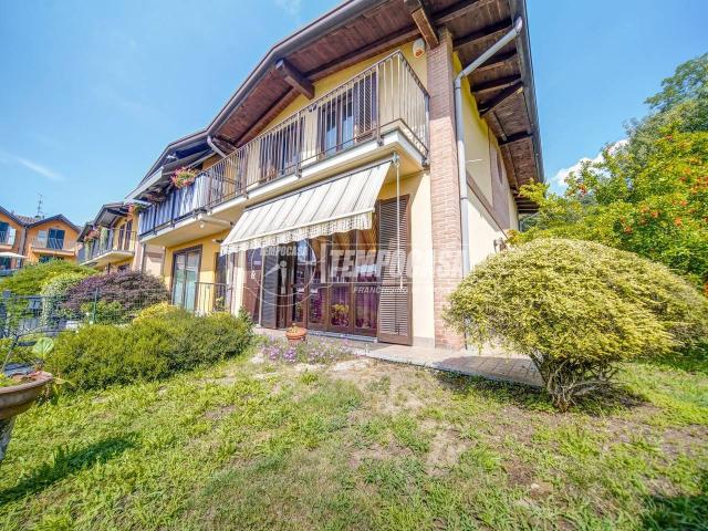 Villa Schiera in vendita a Mornago, Lombardia