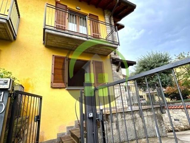 Villa Schiera in vendita a Nembro, Bergamo
